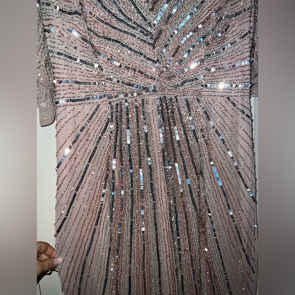 👗NWT! Mac Duggal Sequin Cape Sleeve Column Gown - Picture 11 of 14